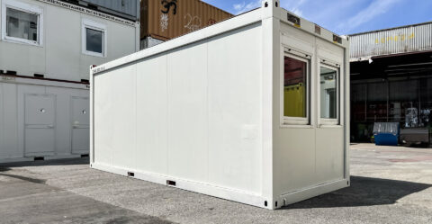 Zustand: gebraucht: CHVU 300.170-9 • 20 Fuß Bürocontainer gebraucht 6m • 2 Fenster stirnseitig • Zementgebundene Bodenplatte • 2,5 Meter Raumhöhe • Farbe: grauweiß • € 3.950,-