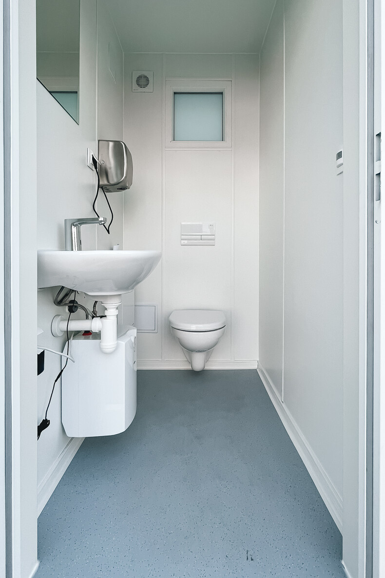 Premium Sanitärcontainer mobile Toiletten von CHV