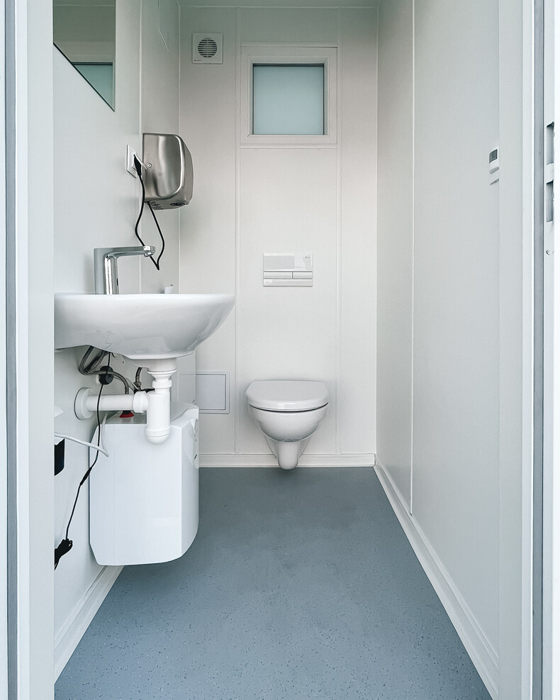 Premium Sanitärcontainer mobile Toiletten von CHV
