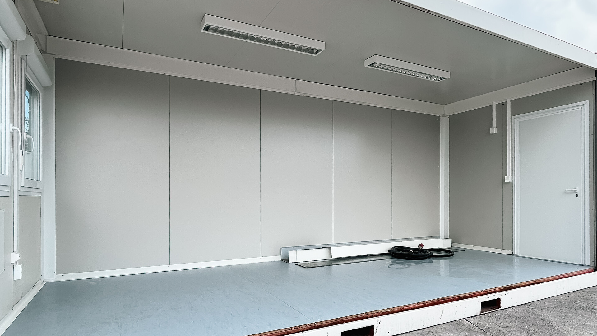 Bürocontainer gebraucht Doppelanlage Innenraum Teil, PVC‑Boden